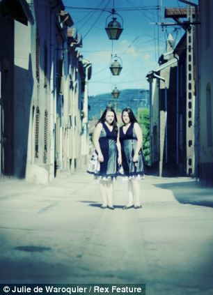 Сказочные близнецы в объективе французского фотографа