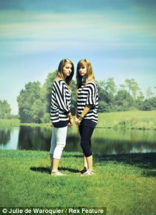 Сказочные близнецы в объективе французского фотографа