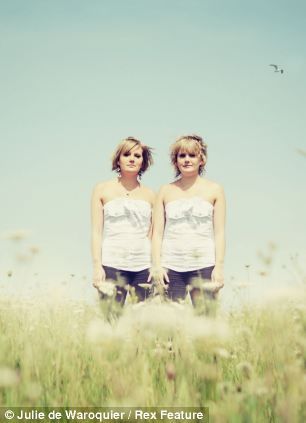 Сказочные близнецы в объективе французского фотографа