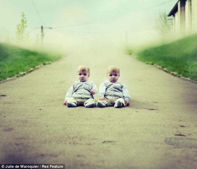 Сказочные близнецы в объективе французского фотографа
