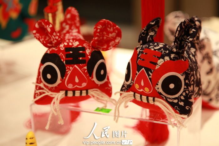 Шанхай: Изделия традиционных народных промыслов Китая встречают Новый год