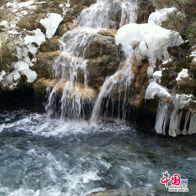 Очаровательный пейзаж района Цзючжайгоу зимой