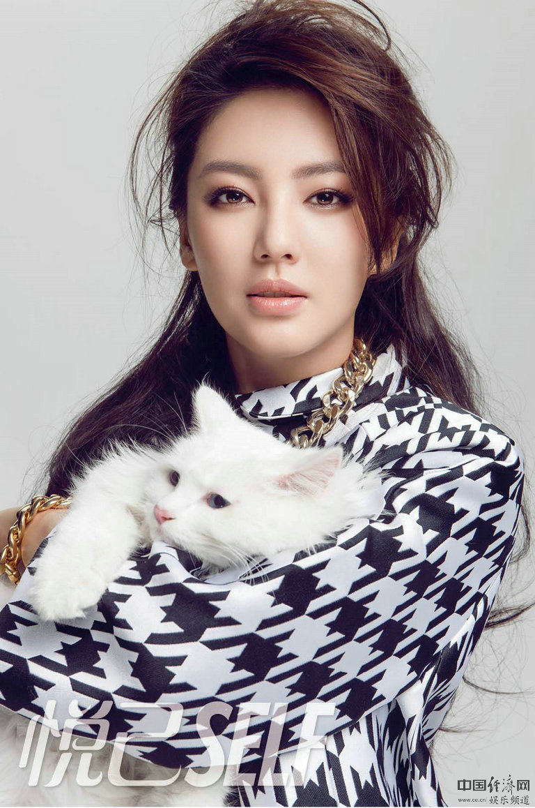 Китайская артистка Чжан Юйци на обложке модного журнала4
