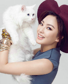 Китайская артистка Чжан Юйци на обложке модного журнала7