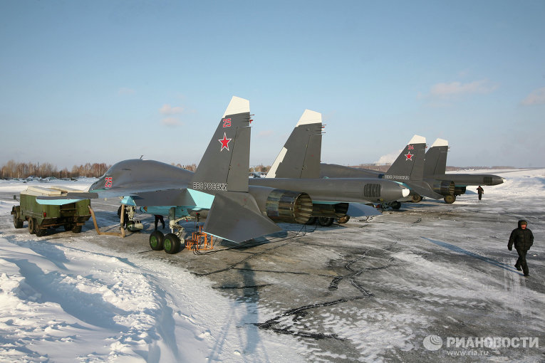 Бомбардировщики Су-34 перед отправкой Министерству обороны РФ 