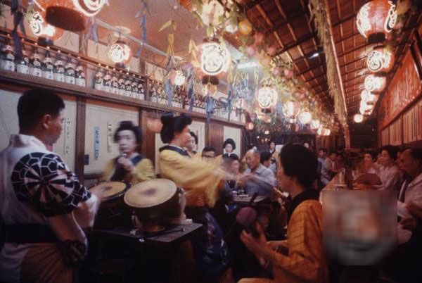 Злачная ночная жизнь Токио после второй мировой войны3