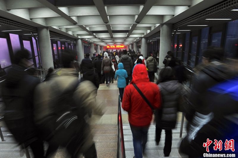 Час пик в Пекине: люди в метро