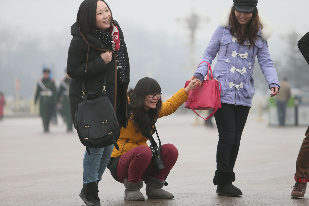 Пекинцы под смогом и дождем1