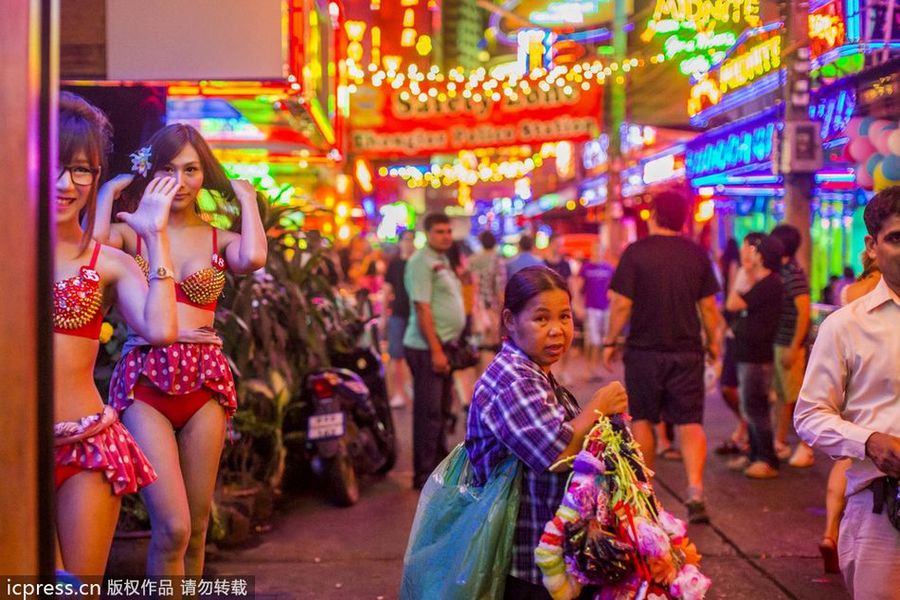 Ночная жизнь квартала красных фонарей в Таиланде.