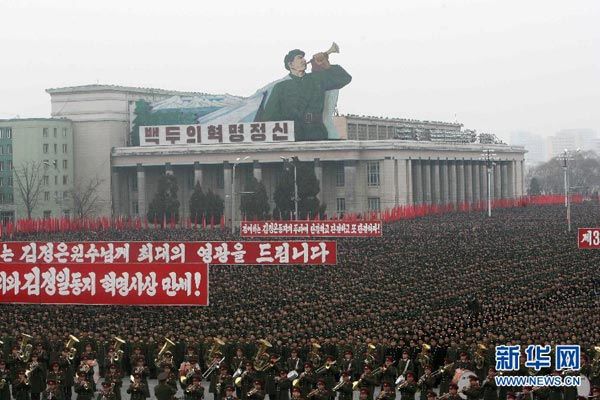 Жители КНДР вышли на митинг в поддержку ядерных испытаний