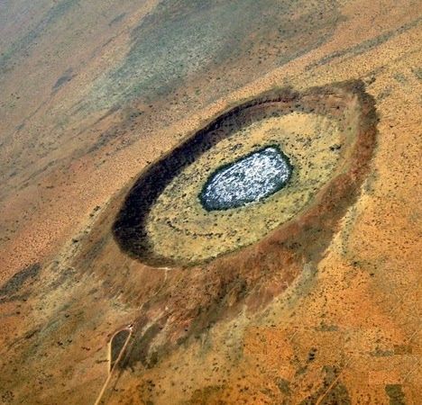 10 величественных метеоритных кратеров в мире 