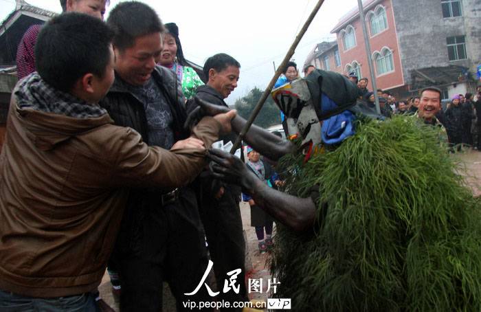 Народность мяо отмечает праздник Манхао