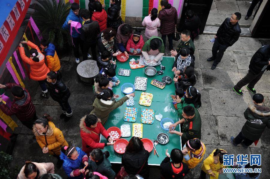 Разнообразные способы встречи праздника Фонарей в Китае