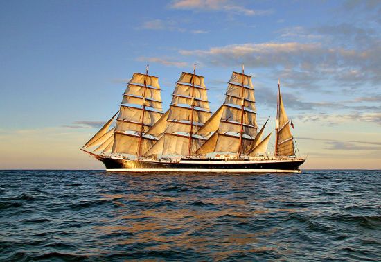 Крупнейшее в мире парусное судно «Седов» прибыло в Сянган