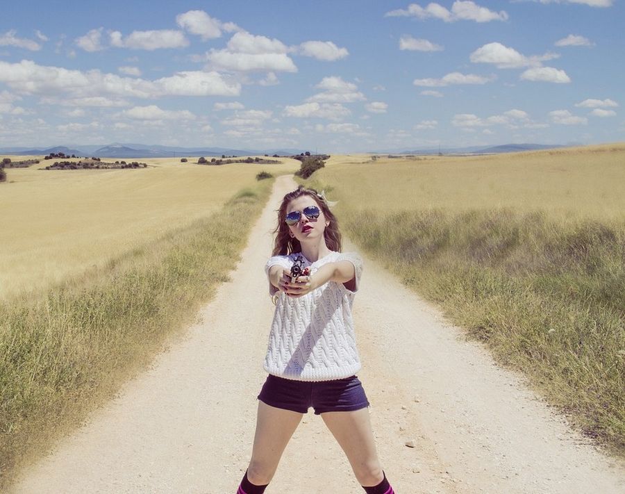 Фото: женщины и пистолеты