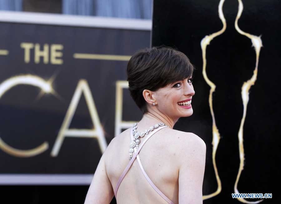 Фоторепортаж:Голливудские звезды вышли на красную дорожку 'Оскара'