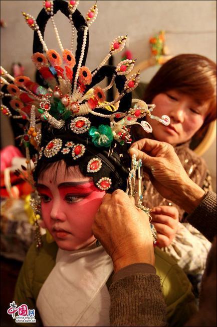 Замечательные выступления нематериального наследия государственного уровня – «Синьцзы» в древнем городке Чжоуцунь