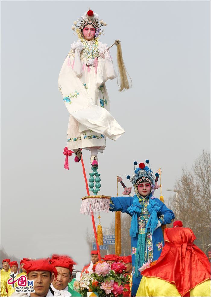 Замечательные выступления нематериального наследия государственного уровня – «Синьцзы» в древнем городке Чжоуцунь