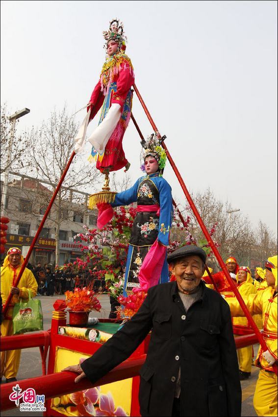 Замечательные выступления нематериального наследия государственного уровня – «Синьцзы» в древнем городке Чжоуцунь