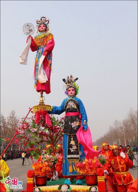Замечательные выступления нематериального наследия государственного уровня – «Синьцзы» в древнем городке Чжоуцунь