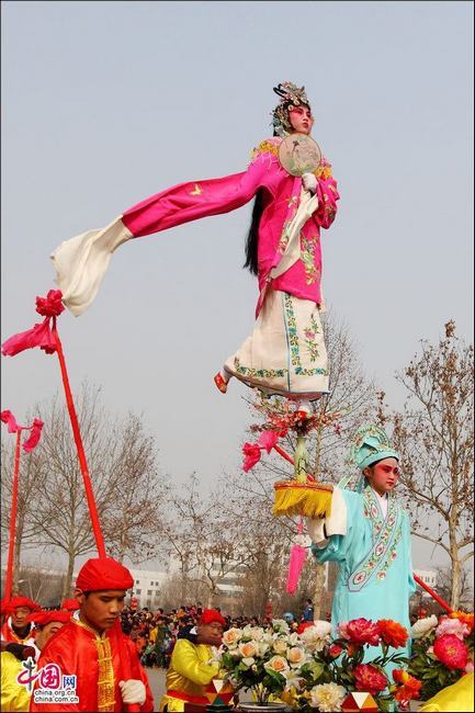 Замечательные выступления нематериального наследия государственного уровня – «Синьцзы» в древнем городке Чжоуцунь