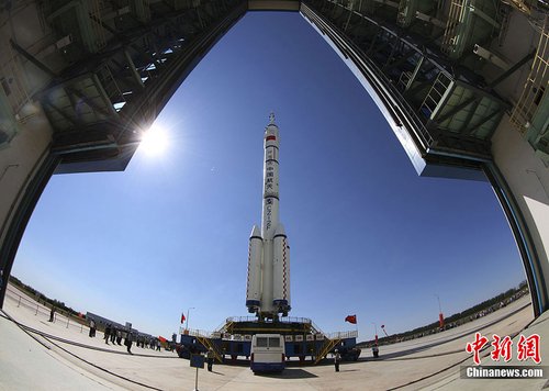 В Китае к старту готовится космический корабль 'Шэньчжоу-10'