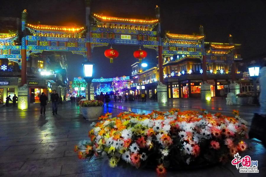 Ночные жизни известной улицы Цяньмэнь в Пекине