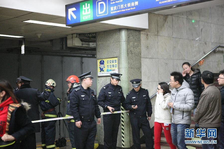 В пекинском метро погиб мужчина, спрыгнувший на рельсы