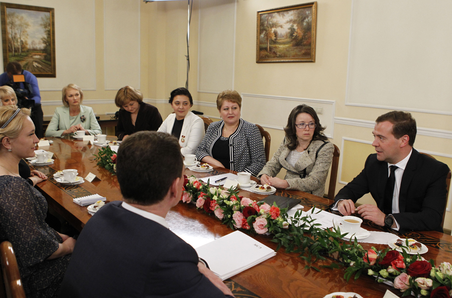 Премьер-министр РФ принял участие в мероприятиях в честь 8-го марта5