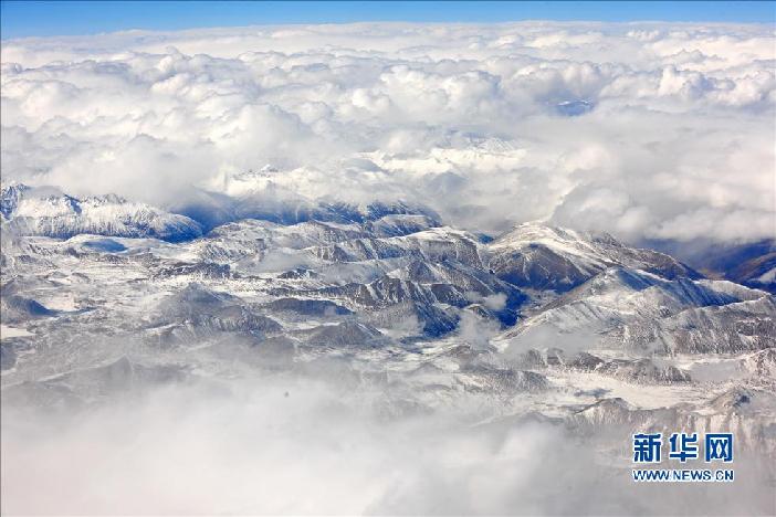 Красивое Цинхай-Тибетское нагорье с высоты птичьего полета