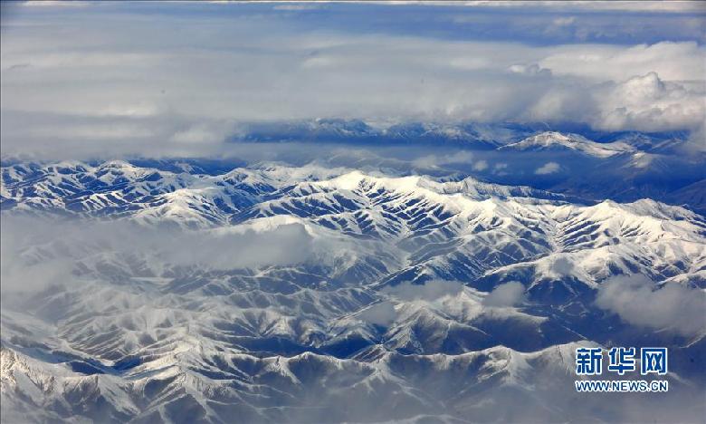 Красивое Цинхай-Тибетское нагорье с высоты птичьего полета4