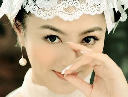 Красотка Чэнь Тинцзя в свадебном платье