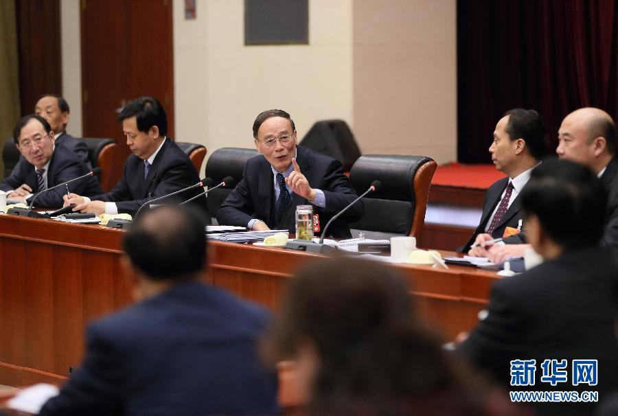 Ван Цишань: следует придерживаться принципа сочетания привлечения зарубежных инвестиций и выхода китайских предприятий за границу, подчеркнул Ван Цишань