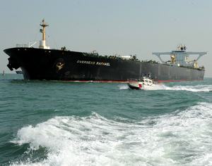 Порт Циндао принял крупнейший танкер с осадкой в 22 метра