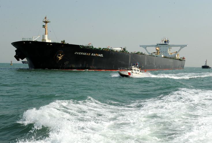 Порт Циндао принял крупнейший танкер с осадкой в 22 метра