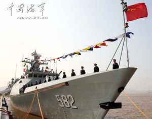 Состоялась церемония присвоения первому сторожевому кораблю нового поколения ВМС НОАК имени города Бэнбу