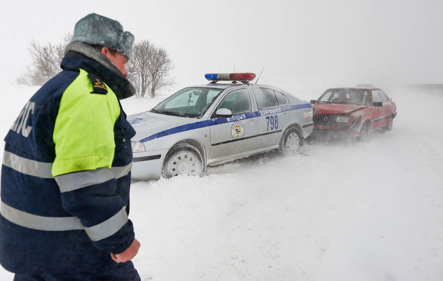 На Беларусь обрушилась метель