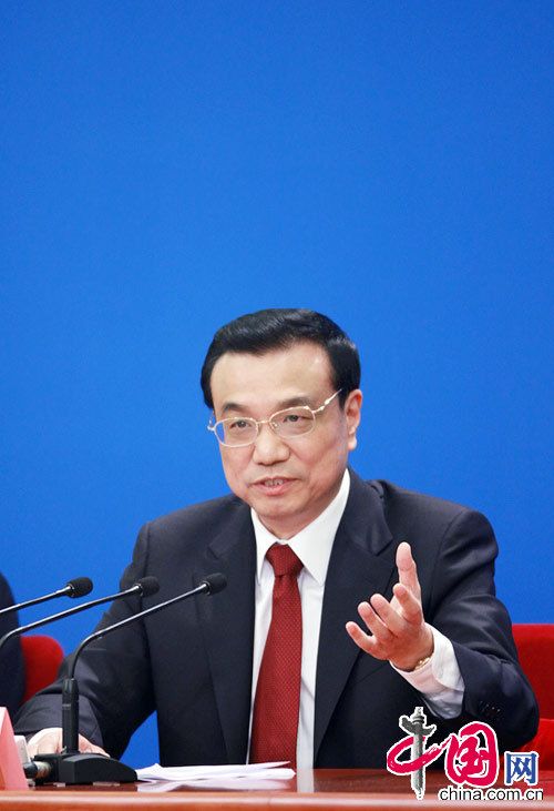 Премьер Госсовета Ли Кэцян на пресс-конференции