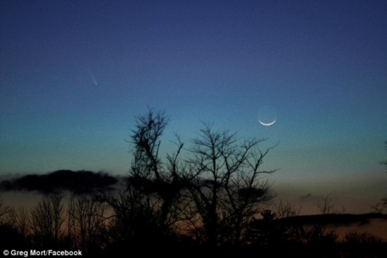 комета PanSTARRS приблизилась к Луне