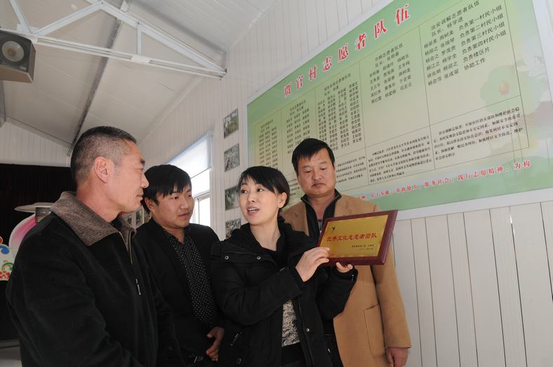Цзычуань провинции Шаньдун: «пестрые волонтеры» посеят семена Лэй Фэна (китайский герой-альтруист)