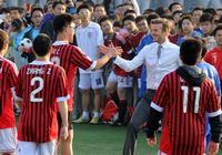 Дэвид Бекхэм сыграл в футбол с китайскими школьниками 