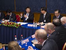 Си Цзиньпин встретился в Москве с российскими китаистами и изучающими китайский язык студентами