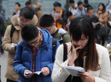 Более 270 тыс человек приняли участие в квалификационном экзамене государственных служащих в провинции Цзянсу