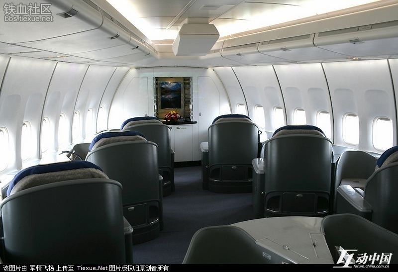 Скромная и сдержанная внутренная отделка самолета председателя КНР Си Цзиньпина