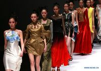Неделя моды 2013 в Пекине: показ студенческих коллекций