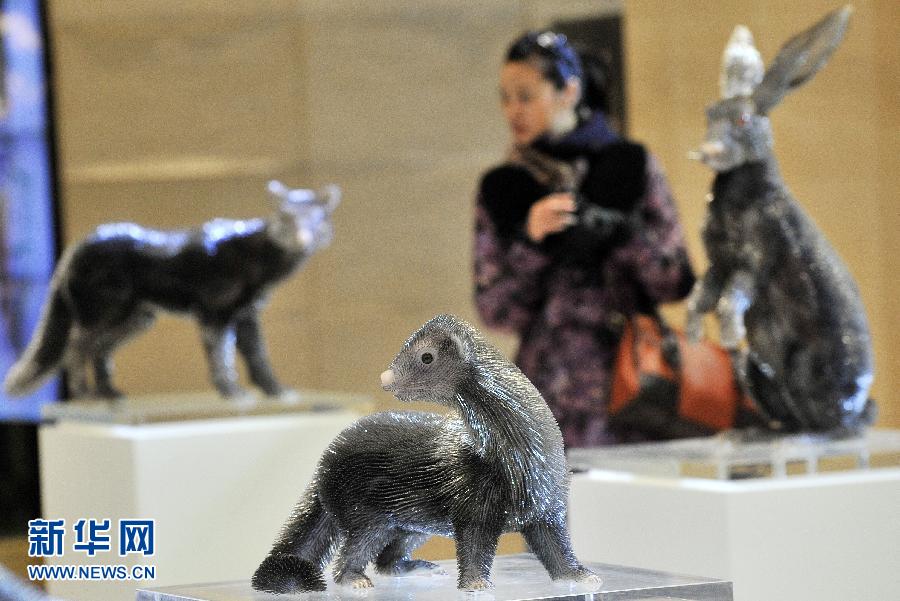 Скульптуры животных из 550 тыс. игл2