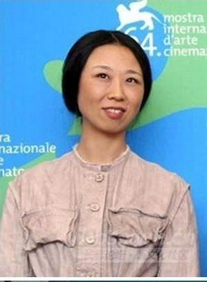 Дизайнер нарядов Пэн Лиюань в возрасте 23 лет получила международную золотую премию