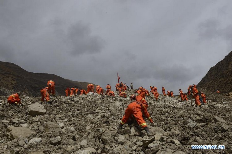 Возможность остаться в живых для 80 с лишним рабочих, пропавших без вести из-за оползня в Тибете, невелика