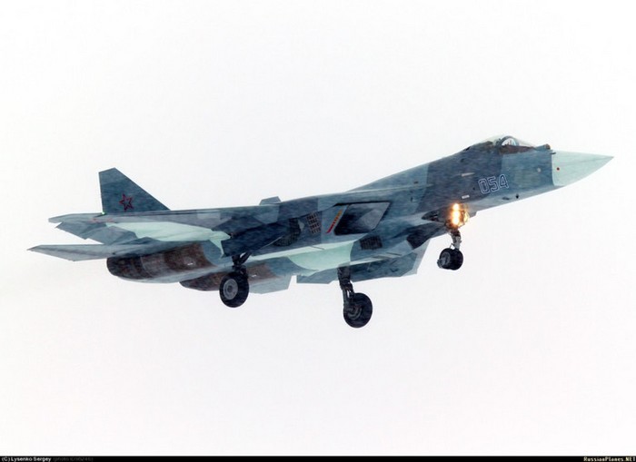 Фото: Пробный полет четвертого в России истребителя Т-50