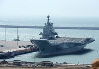 Новая фотография авианосца 'Ляонин' в военном порту